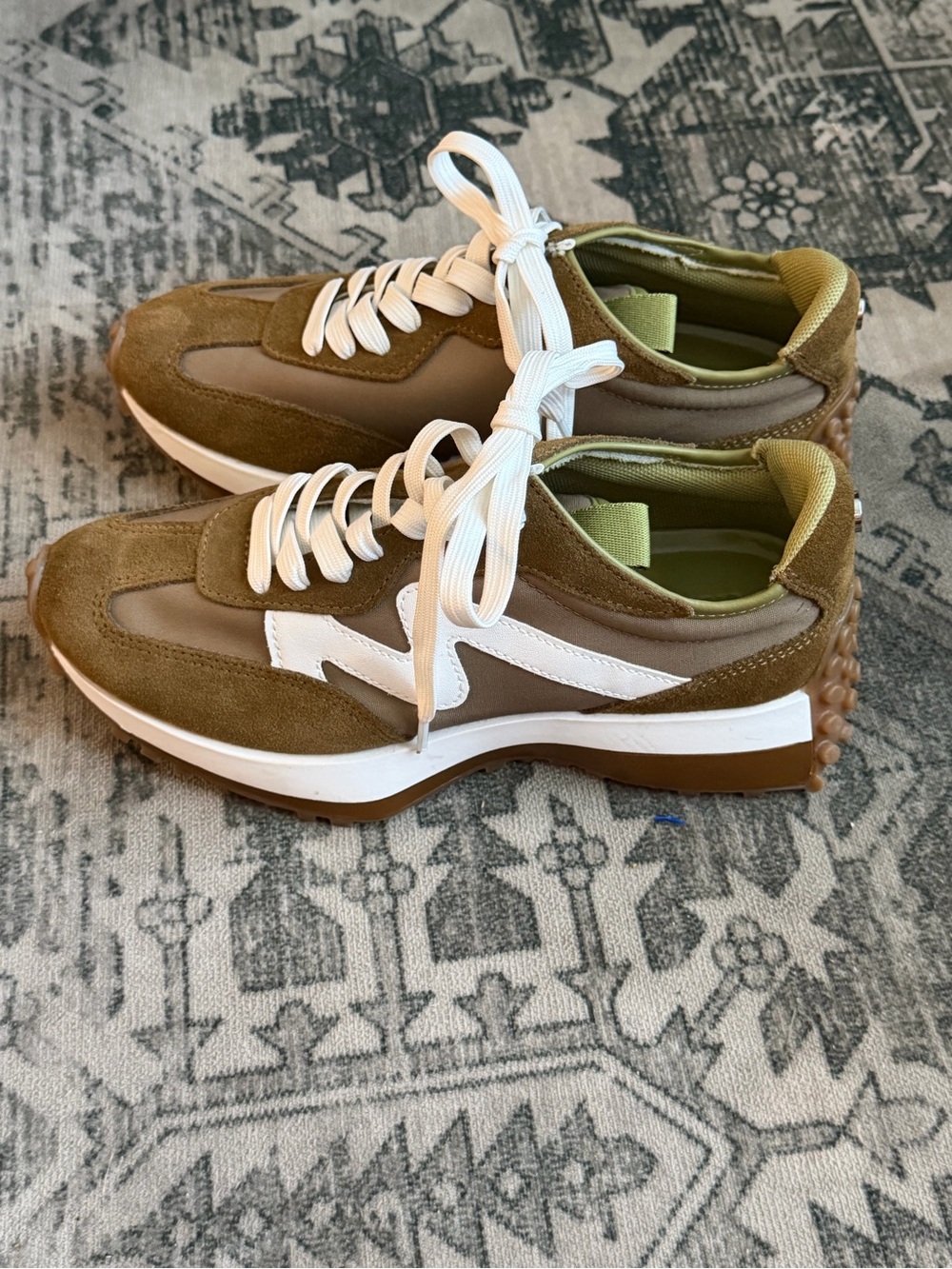 Steve Madden Campo retro jogger sneakers in the olive multi colorway size 7